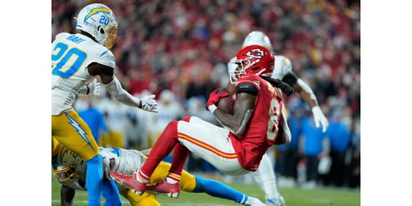 Les Kansas City Chiefs remportent le titre de la division Ouest de l'AFC pour la neuvième année consécutive Les Kansas City Chiefs remportent le titre de la division Ouest de l'AFC pour la neuvième année consécutive